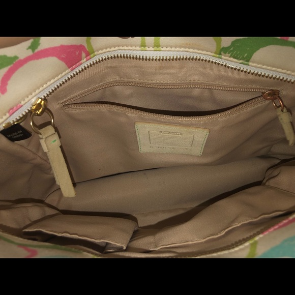 Coach Hampton Signature Scribble Pastel Purse/Tote - Picture 6 of 7